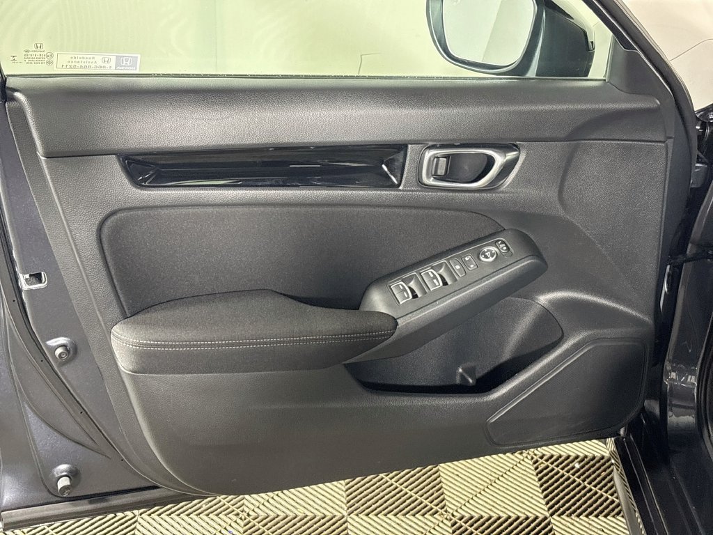 Used 2025 Honda Civic Sport image 10