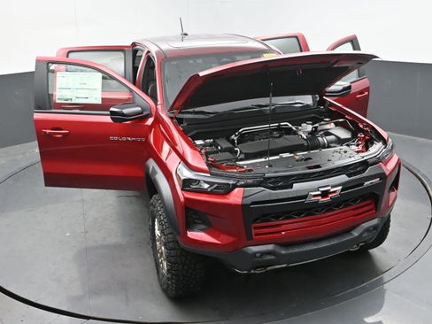 New 2026 Chevrolet Colorado ZR2 w/ Technology Package AWD/4WD image 40