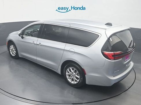 Used 2023 Chrysler Pacifica Touring-L FWD image 23
