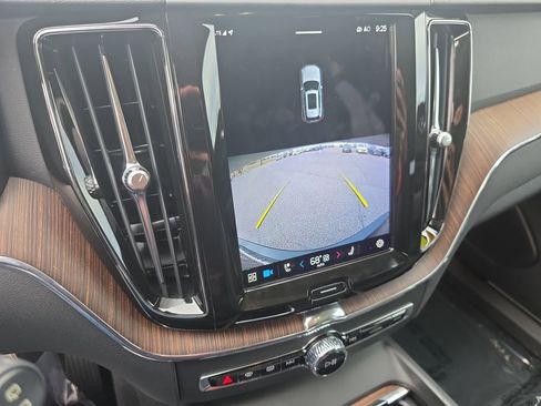 Certified 2022 Volvo XC60 B5 Momentum w/ Climate Package image 34