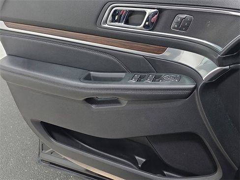 Used 2019 Ford Explorer Limited image 27
