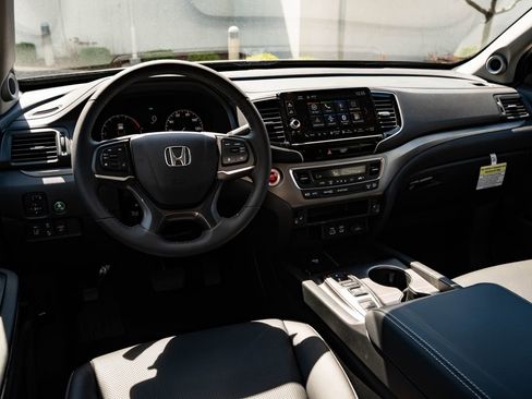 Used 2025 Honda Ridgeline RTL image 4