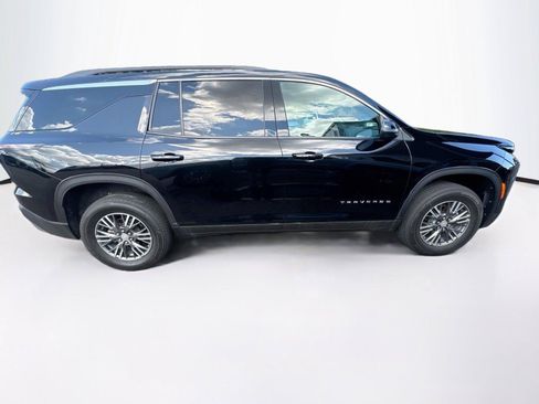 Used 2025 Chevrolet Traverse LT FWD image 5