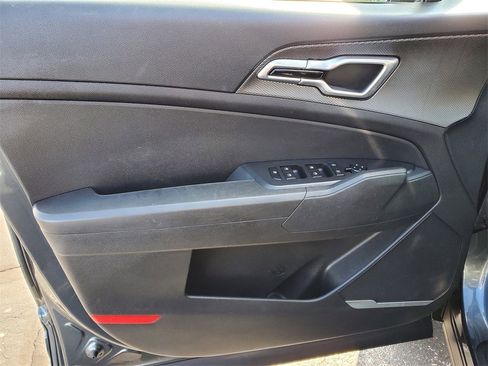 Used 2024 Kia Sportage LX image 17