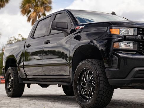 Used 2019 Chevrolet Silverado 1500 Custom Trail Boss w/ Custom Convenience Package AWD/4WD image 2
