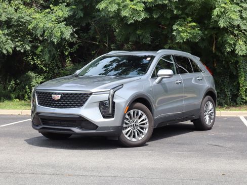 Used 2025 Cadillac XT4 Premium Luxury FWD image 2