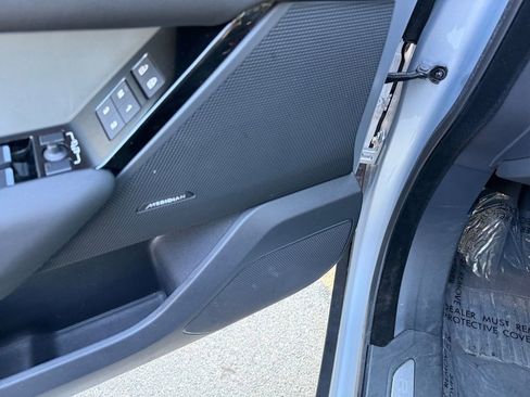 Used 2024 Land Rover Range Rover Velar S image 13