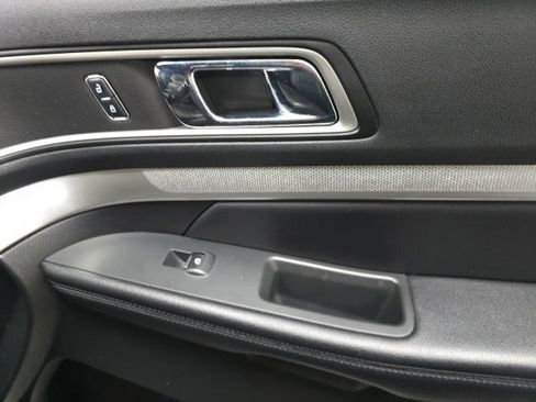 Used 2016 Ford Explorer XLT w/ Equipment Group 202A FWD image 7