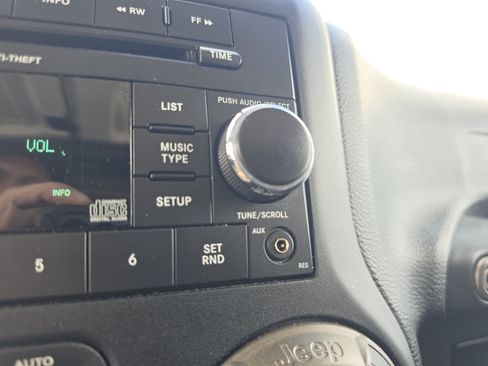 Used 2018 Jeep Wrangler Unlimited Sport AWD/4WD image 27