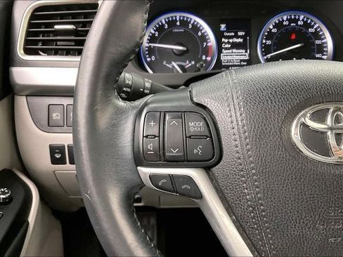 Used 2017 Toyota Highlander XLE image 23