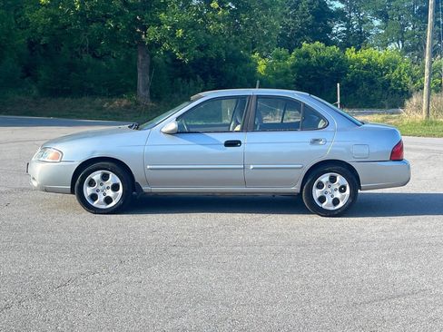 Used 2004 Nissan Sentra S w/ Road Trip Pkg FWD image 3