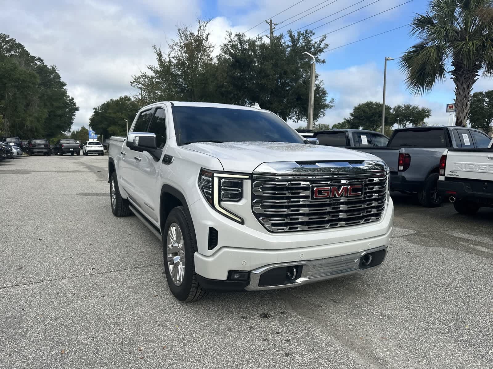 Used 2023 GMC Sierra 1500 Denali w/ Technology Package AWD/4WD image 7