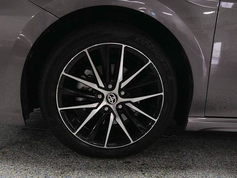 Used 2022 Toyota Camry SE w/ Convenience Package FWD image 5