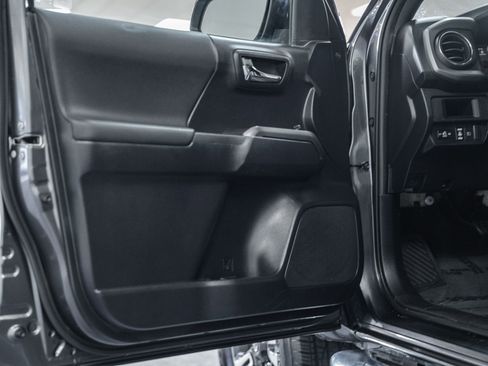 Used 2019 Toyota Tacoma TRD Sport image 43