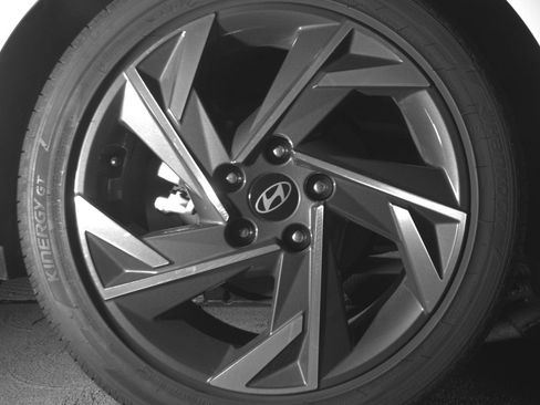 Used 2025 Hyundai Elantra SEL FWD image 15