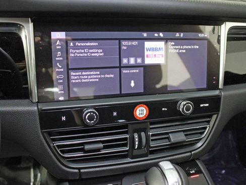 Certified 2025 Porsche Macan AWD/4WD image 27