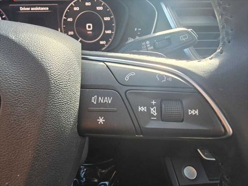 Used 2020 Audi Q5 e Premium Plus w/ Premium Plus Package image 32