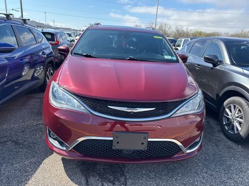 Used 2020 Chrysler Pacifica Touring-L image 18