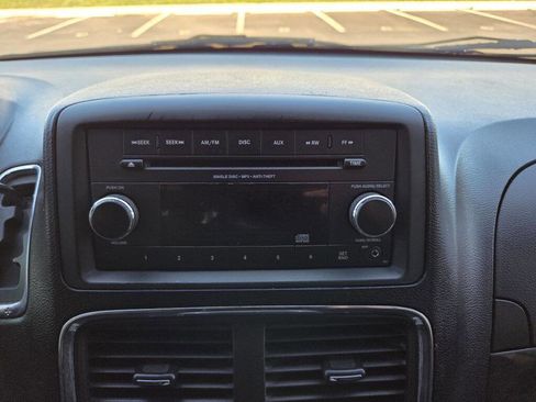 Used 2014 Dodge Grand Caravan SXT FWD image 32