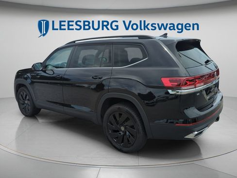 Certified 2025 Volkswagen Atlas SE w/ Black Wheel Package AWD/4WD image 9