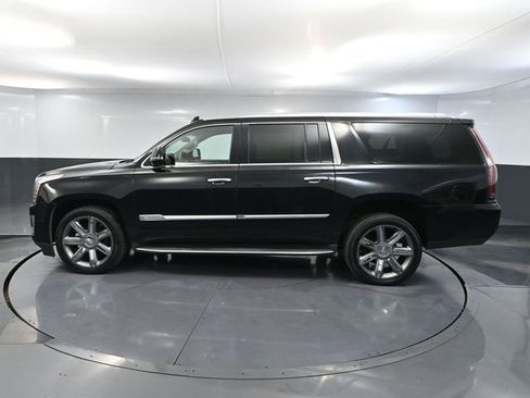 Used 2017 Cadillac Escalade ESV Luxury image 9