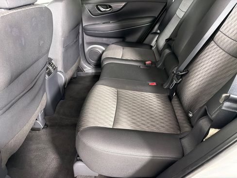 Used 2017 Nissan Rogue SV image 19