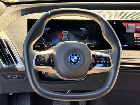 Used 2022 BMW iX xDrive50 w/ Premium Package image 7