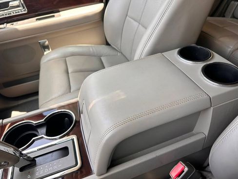 Used 2014 Lincoln Navigator 2WD image 56