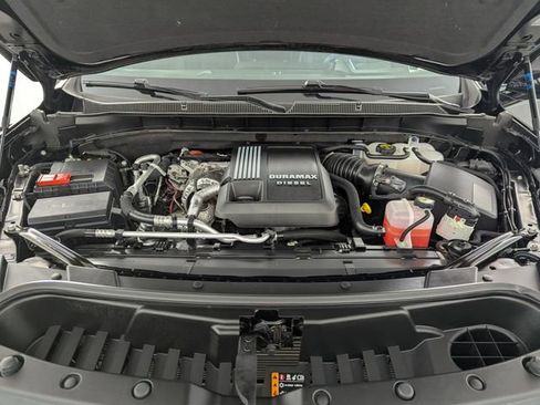 Used 2025 Chevrolet Suburban High Country AWD/4WD image 9