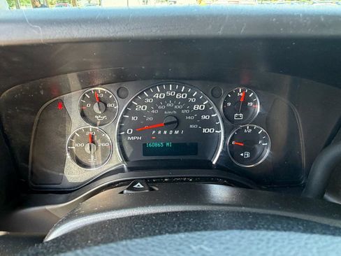 Used 2018 Chevrolet Express 2500 w/ Driver Convenience Package RWD image 24