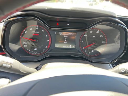 Used 2025 Chevrolet Trax RS FWD image 5