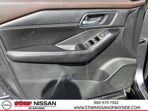 Used 2021 Nissan Rogue SV w/ Premium Package image 14
