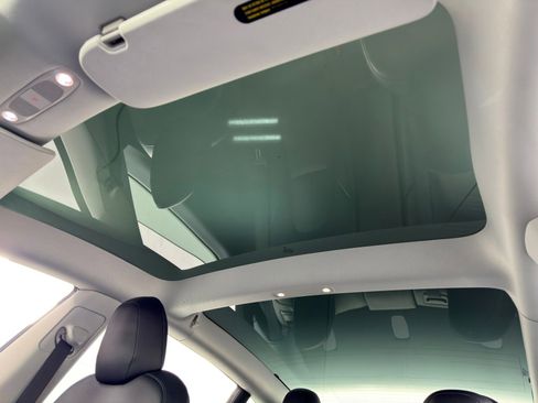 Used 2021 Tesla Model 3 Standard Range Plus image 12