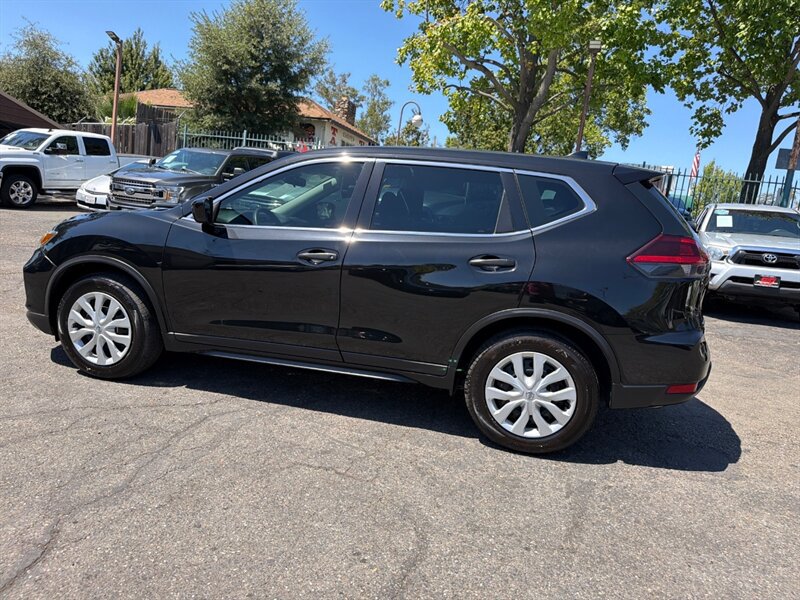 Used 2020 Nissan Rogue S FWD image 12