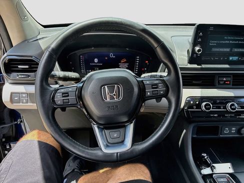 Used 2025 Honda Pilot Elite image 11