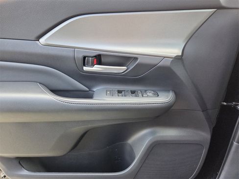Used 2025 Toyota Grand Highlander XLE image 24