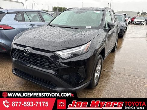 Used 2025 Toyota RAV4 XLE FWD image 1