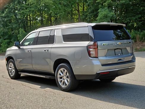 Used 2023 Chevrolet Suburban Premier w/ Premium Package AWD/4WD image 6