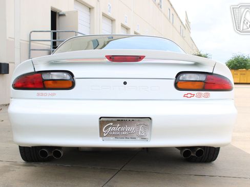 Used 1997 Chevrolet Camaro SS w/ Preferred Equipment Group 2 RWD image 10