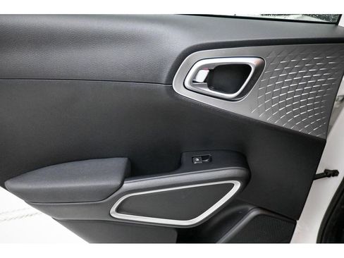 Used 2025 Kia Soul LX image 24