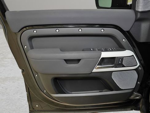 Used 2023 Land Rover Defender 130 SE image 14