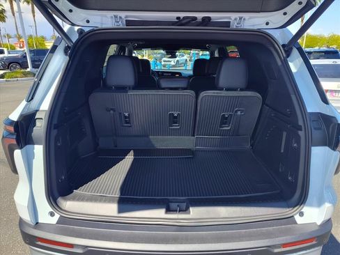 New 2026 Chevrolet Traverse Z71 w/ LPO, Floor Liner Package AWD/4WD image 8