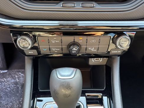 Used 2026 Jeep Compass Latitude image 18