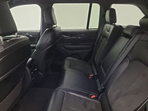 Used 2023 Jeep Grand Cherokee Altitude RWD image 18