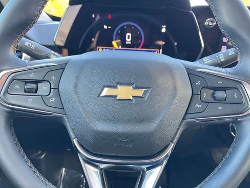 Used 2025 Chevrolet Trax LT w/ LT Convenience Package image 25