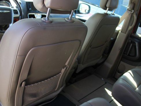 Used 2013 Chrysler Town & Country Touring image 16