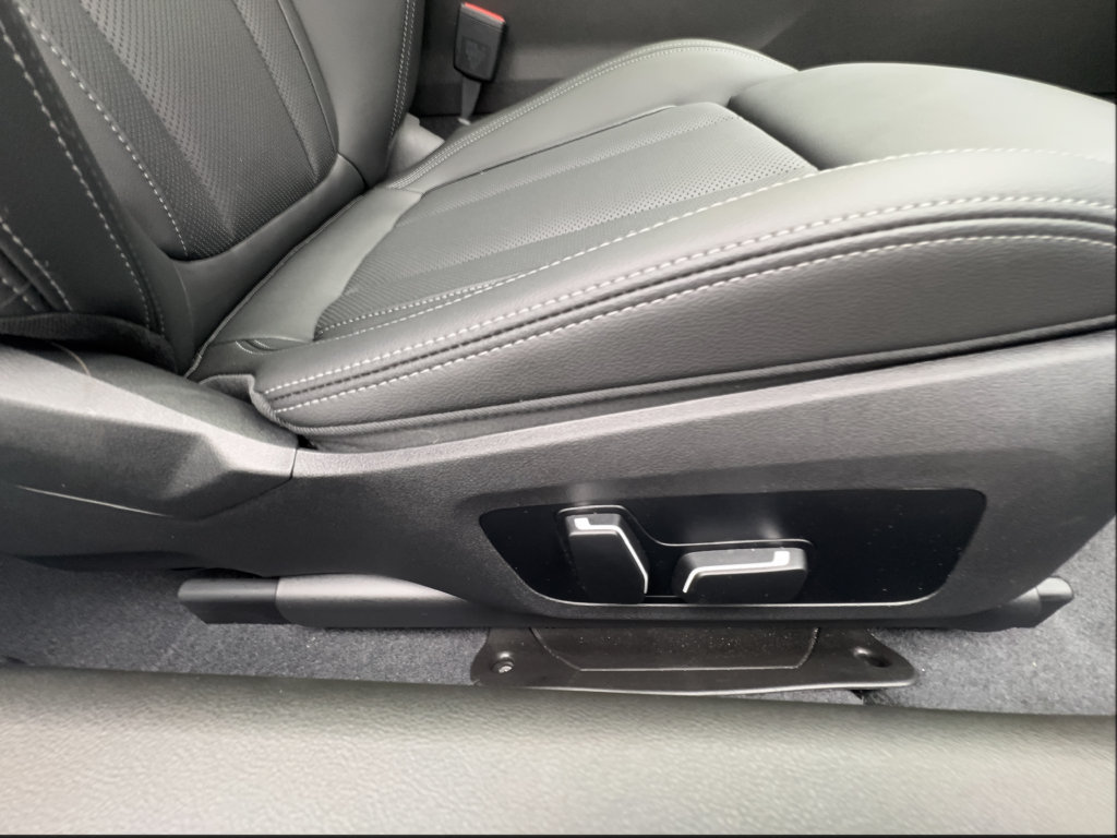 Used 2025 BMW 230i Coupe RWD image 28