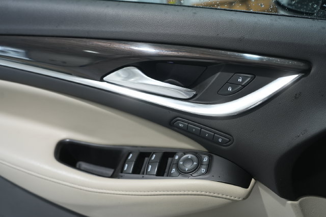 Used 2021 Buick Enclave Premium w/ Sun and Sites Package AWD/4WD image 8