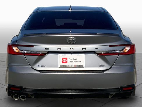 Used 2025 Toyota Camry SE w/ Convenience Package FWD image 5