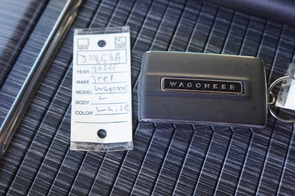 Used 2024 Jeep Wagoneer L Series II w/ Premium Group I AWD/4WD image 39